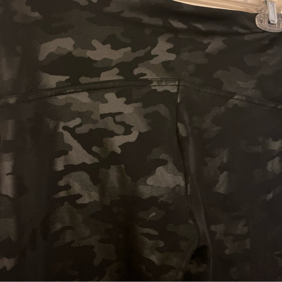 Spanx Black & Gray Faux Leather Metallic Camo Ankle Leggings - Picture 5 of 9